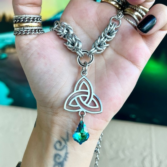 Handmade maille choker necklace celtic knot charm & green austrian crystal - Picture 14 of 16